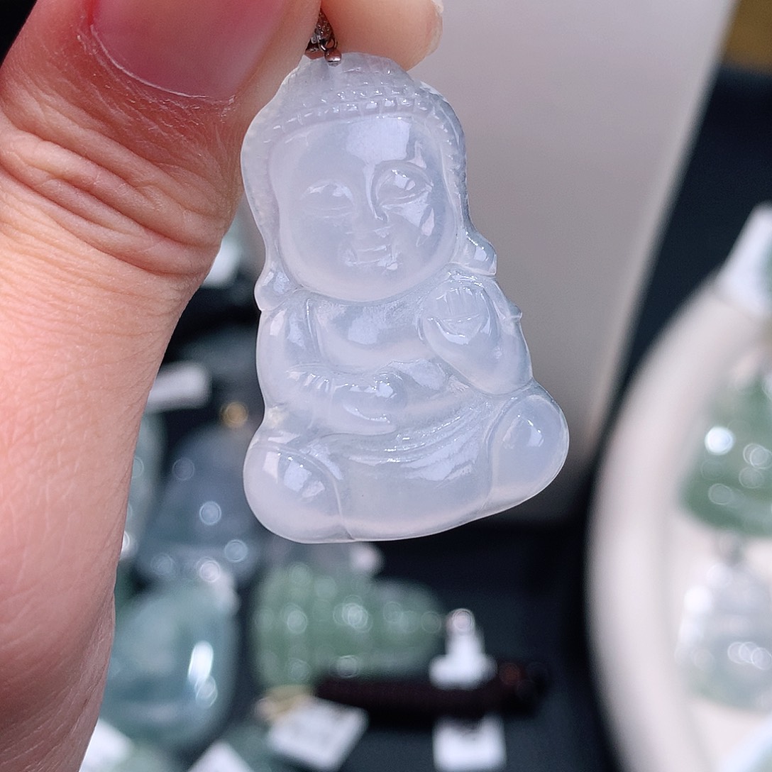 颈饰18K金镶嵌翡翠白冰宝宝佛