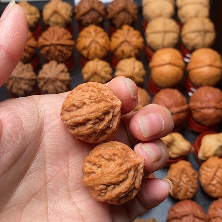 文玩核桃吊坠珊瑚纹