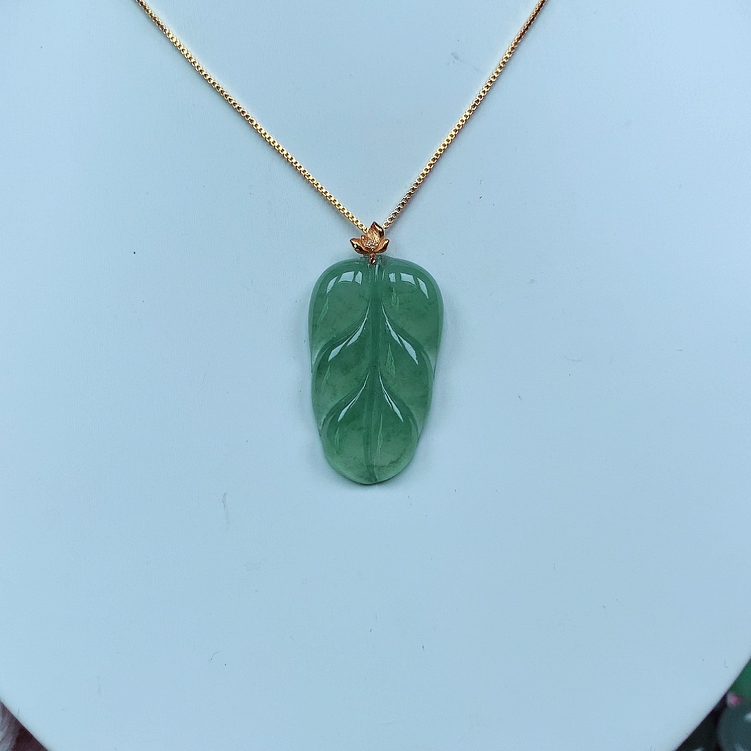 翡翠颈饰18K金镶嵌天然翡翠A货