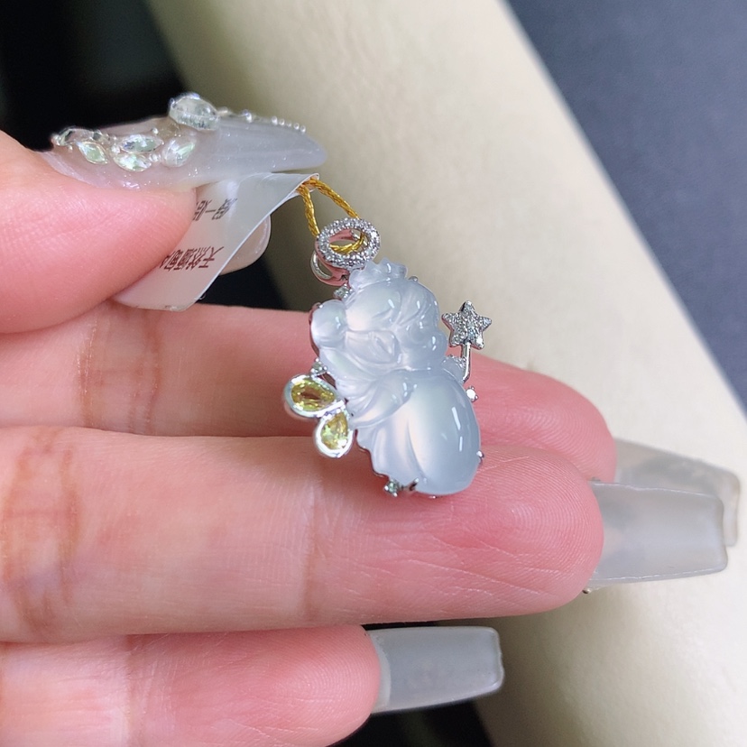 【闪购商品】翡翠颈饰18K金镶嵌仙子