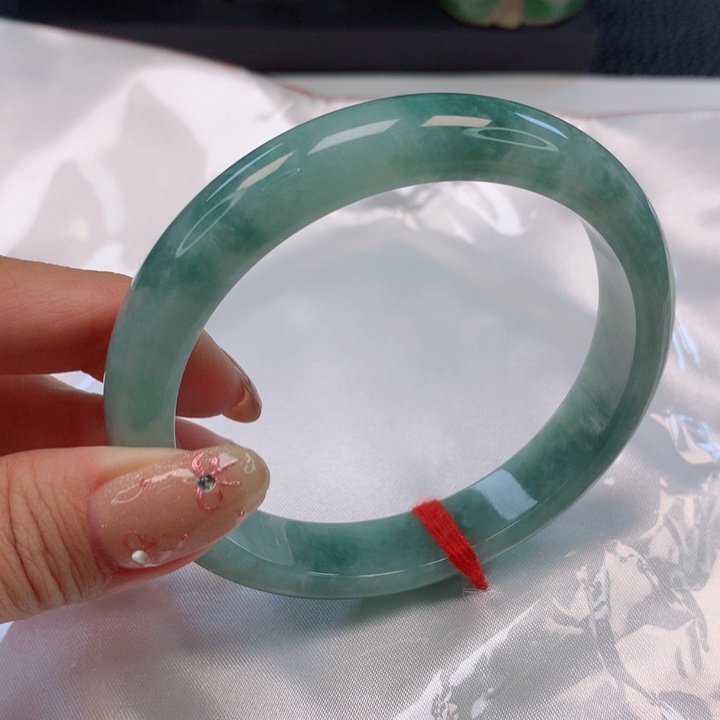 翡翠手镯未镶嵌60圈