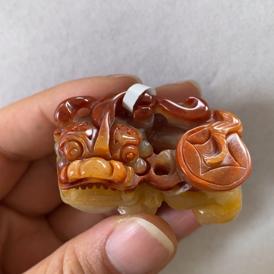 石英质玉（黄龙玉）未镶嵌颈饰