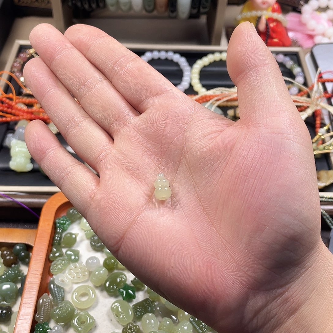 ✺***✺和田玉未镶嵌颈饰