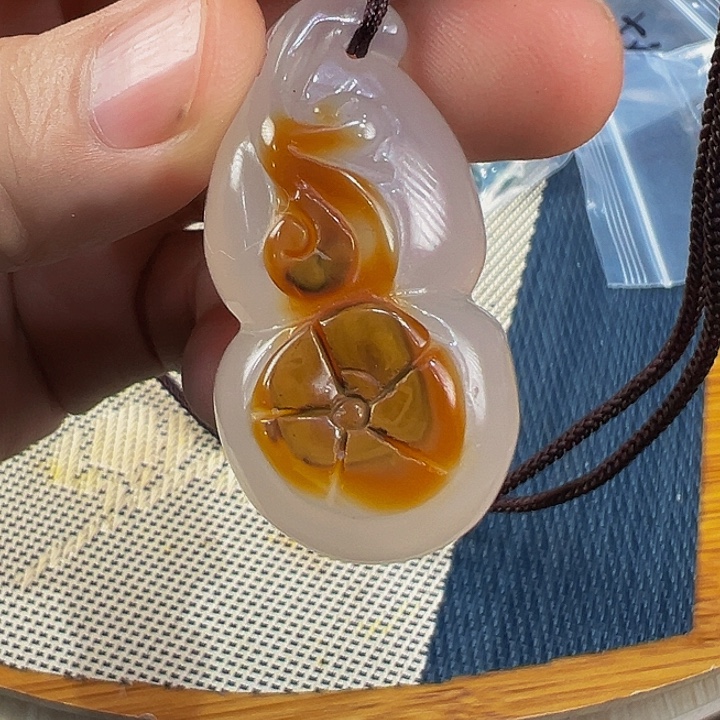金***光玛瑙/玉髓未镶嵌颈饰