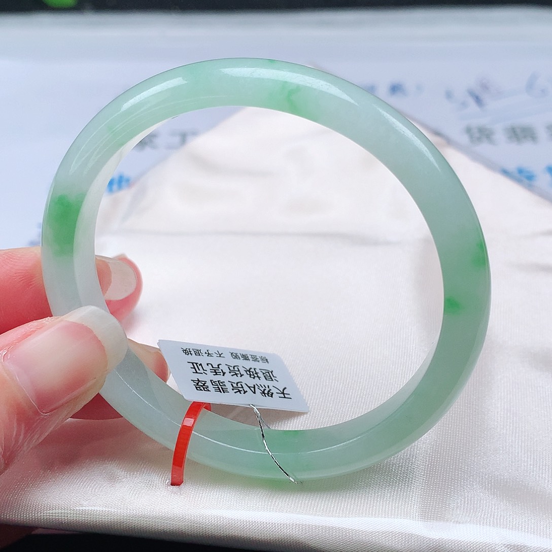 翡翠手镯未镶嵌55贵妃