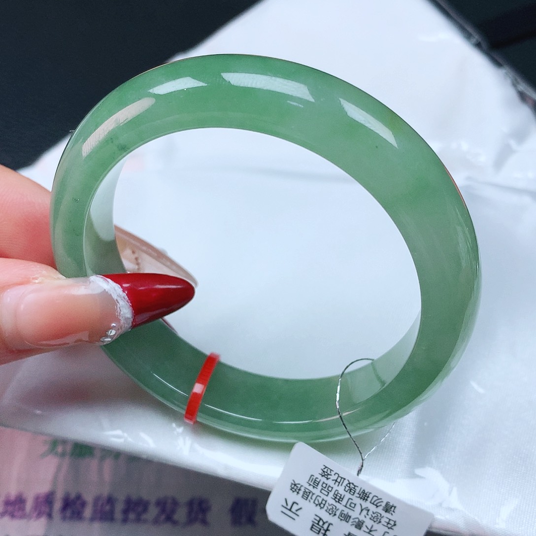 翡翠手镯未镶嵌53圈