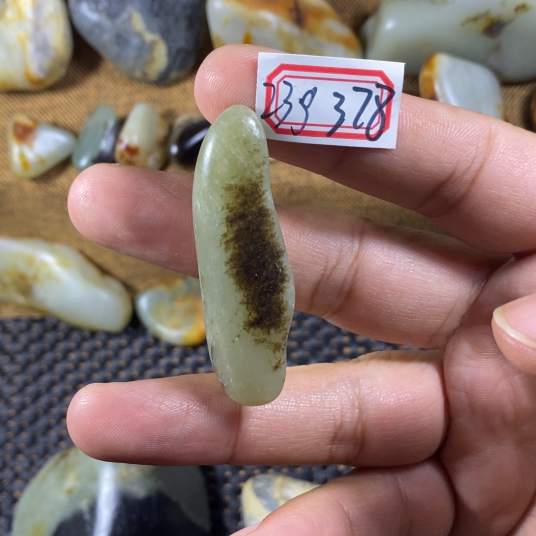 和田玉（糖玉）未镶嵌挂件