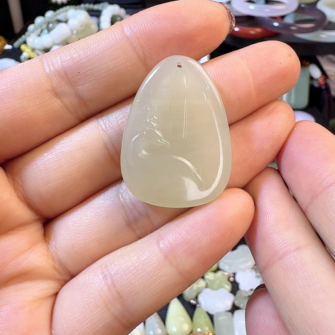 和田玉未镶嵌颈饰