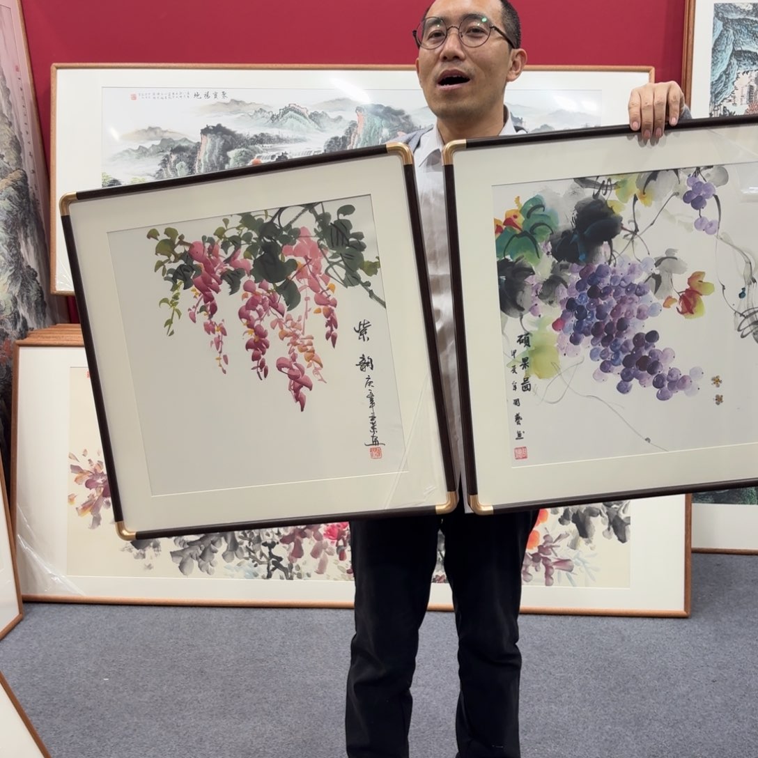 国画带框绘画作品