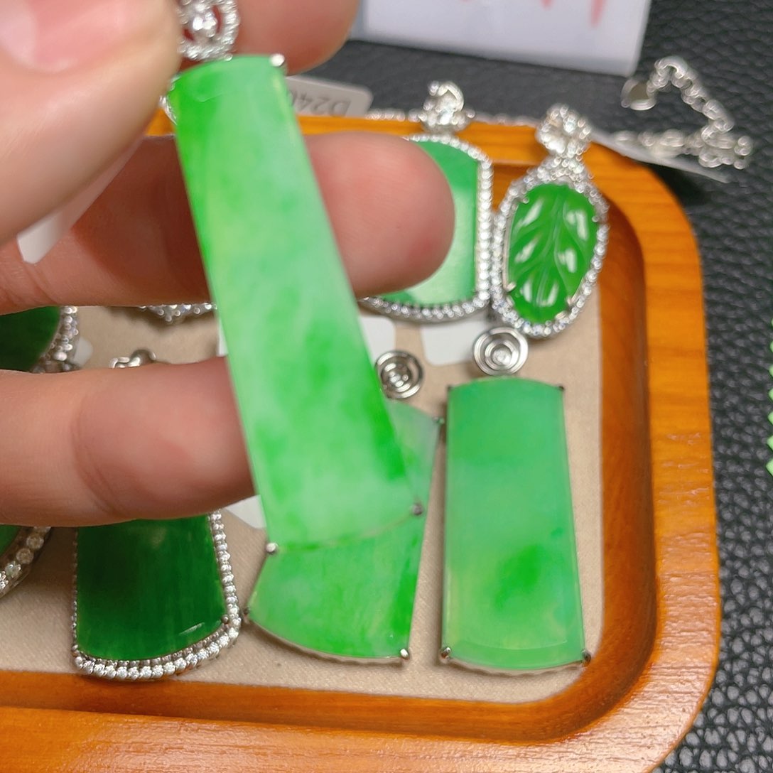 【闪购商品】翡翠吊坠(不含链)银S925镶嵌