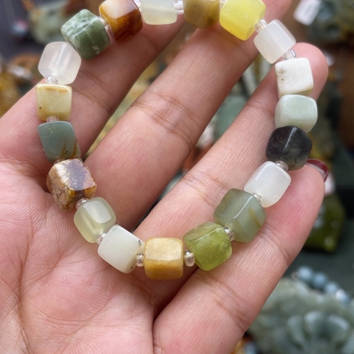 蛇纹石玉吊坠合金