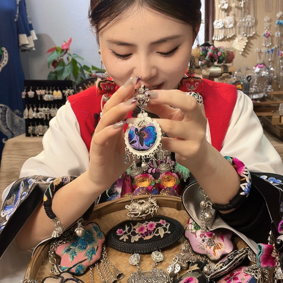 锆石纯铜合金吊坠