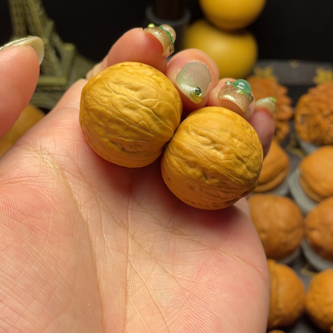 文玩核桃吊坠金元宝