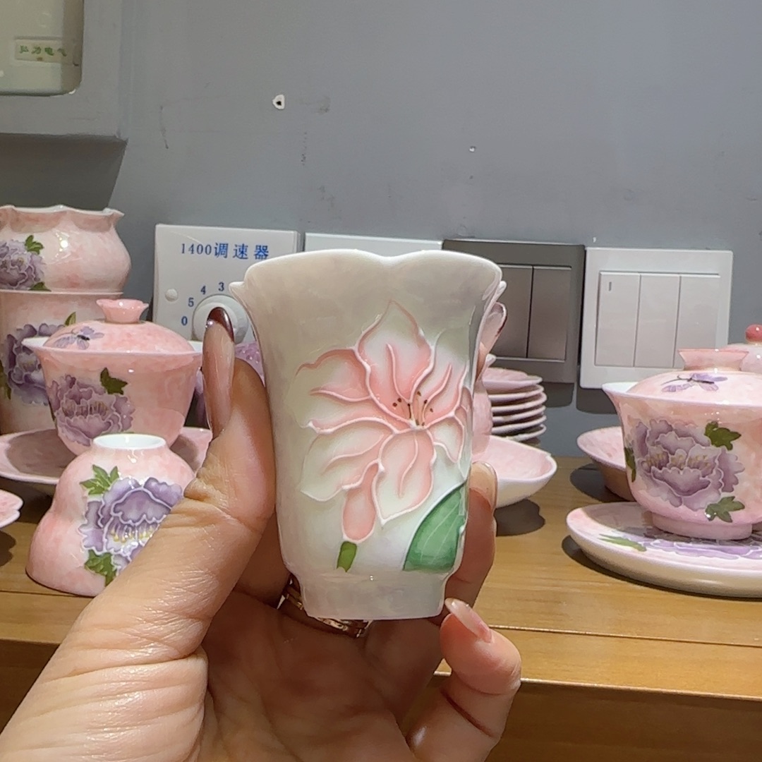 茶杯的设计是用了两
