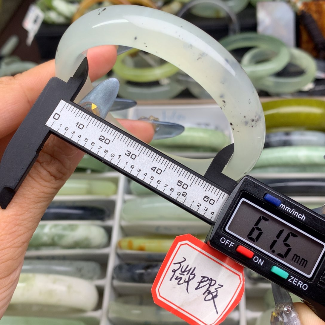 蛇纹石玉未镶嵌手镯677