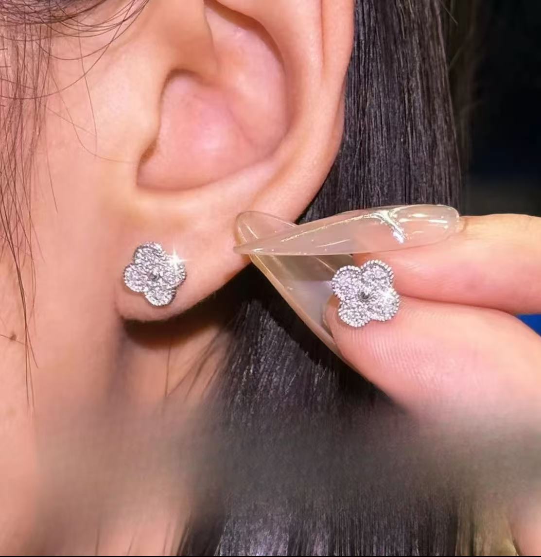 【梵璇珠宝】pt重金 满钻四叶草耳钉
