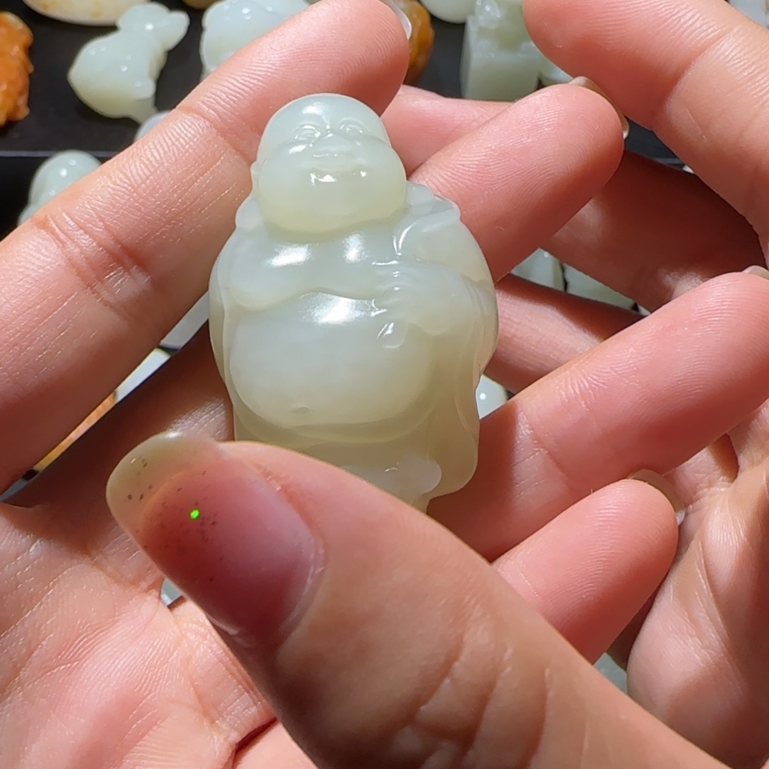 米***爸颈饰未镶嵌和田玉