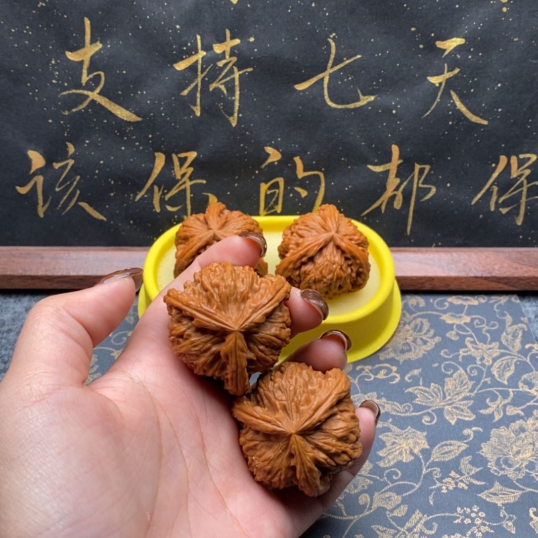 吊坠文玩核桃大*白狮子