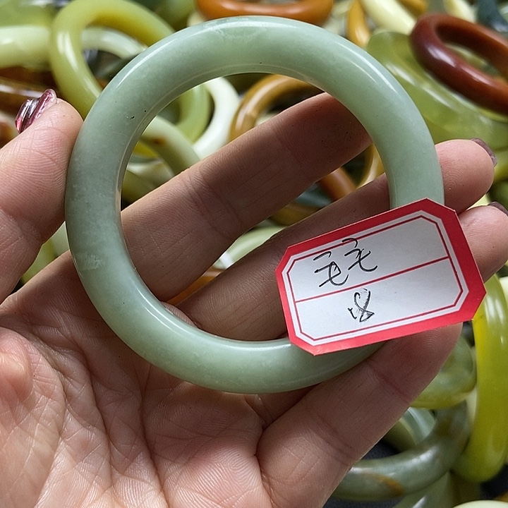 蛇纹石玉手镯未镶嵌毛*?