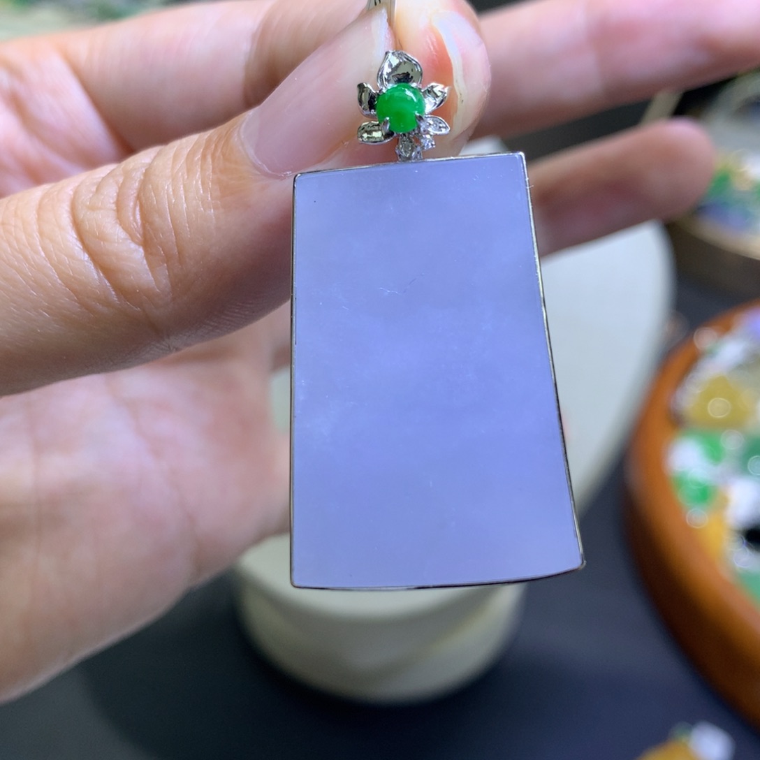 颈饰18K金镶嵌翡翠