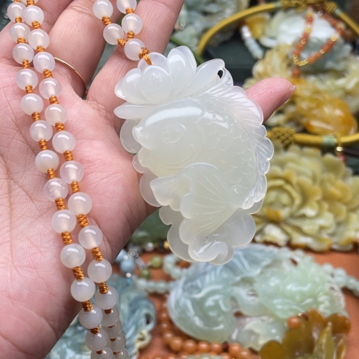 蛇纹石玉吊坠合金