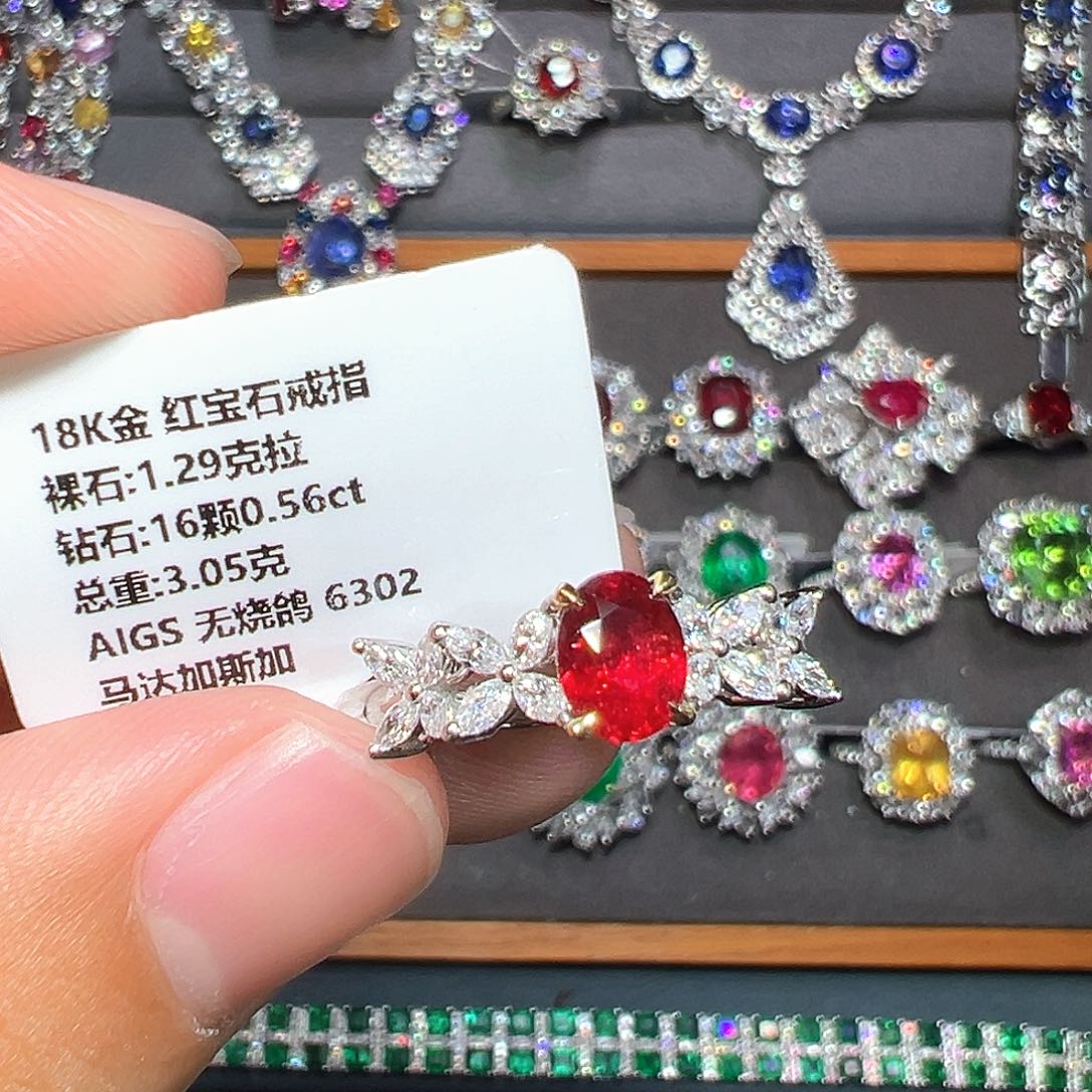 红宝石18K金镶嵌戒指