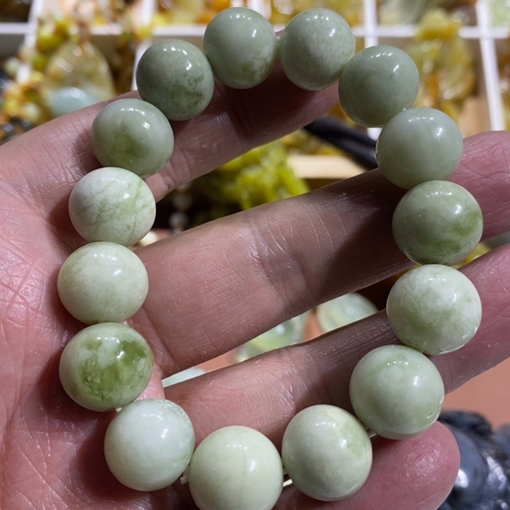 蛇纹石玉颈饰未镶嵌