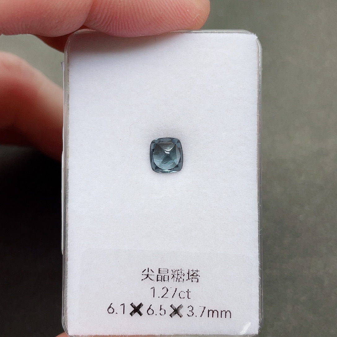 尖晶石裸石未镶嵌1.27克拉金属灰糖塔