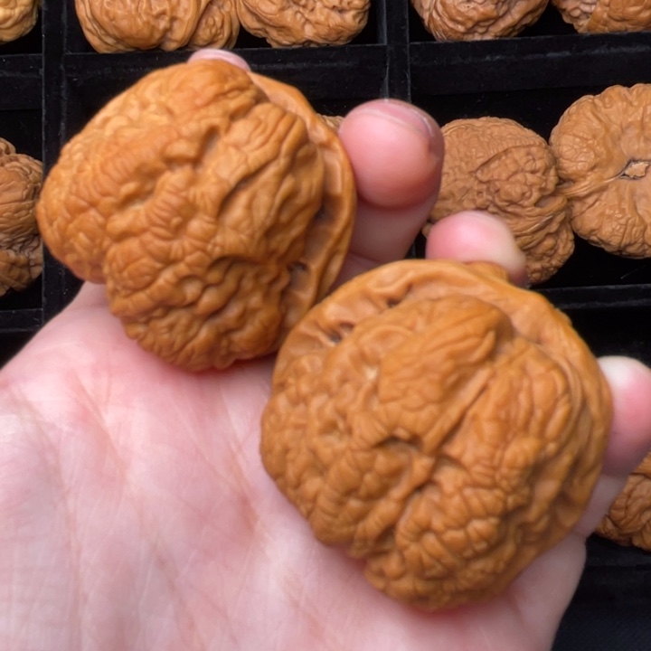 文玩核桃把件秦岭野生文玩核桃