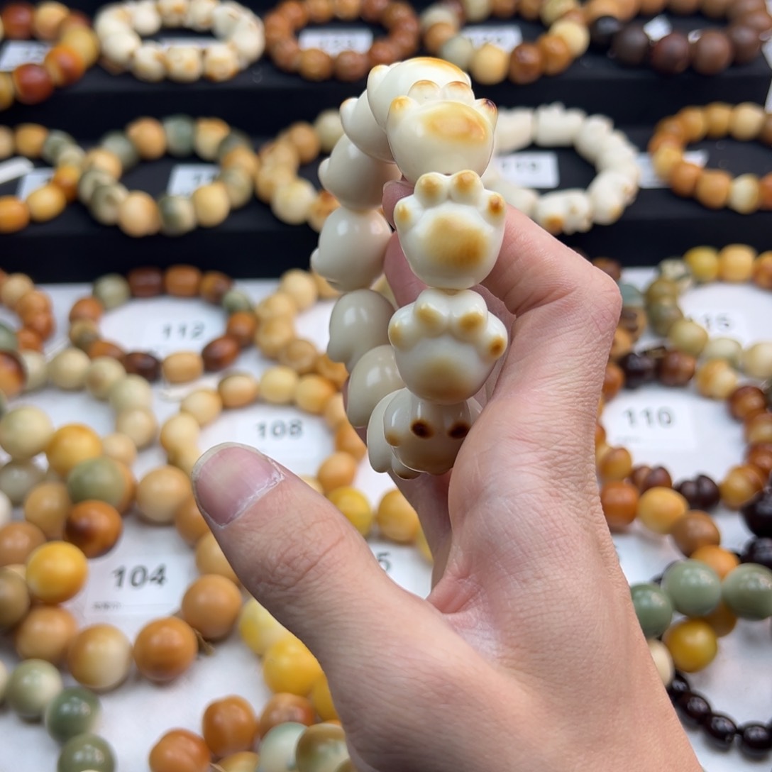 白玉菩提吊坠微瑕