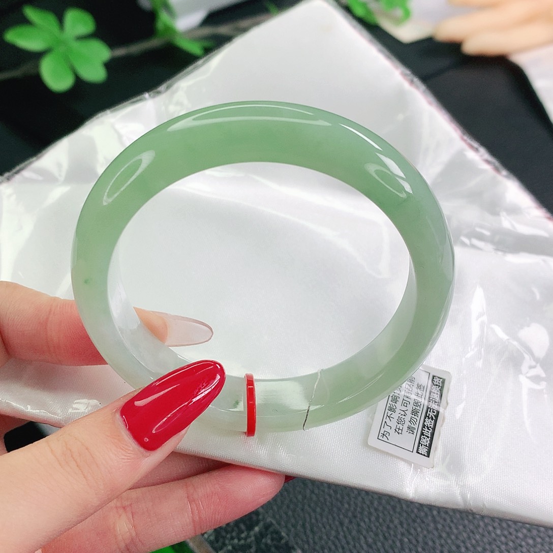 翡翠手镯未镶嵌58圈