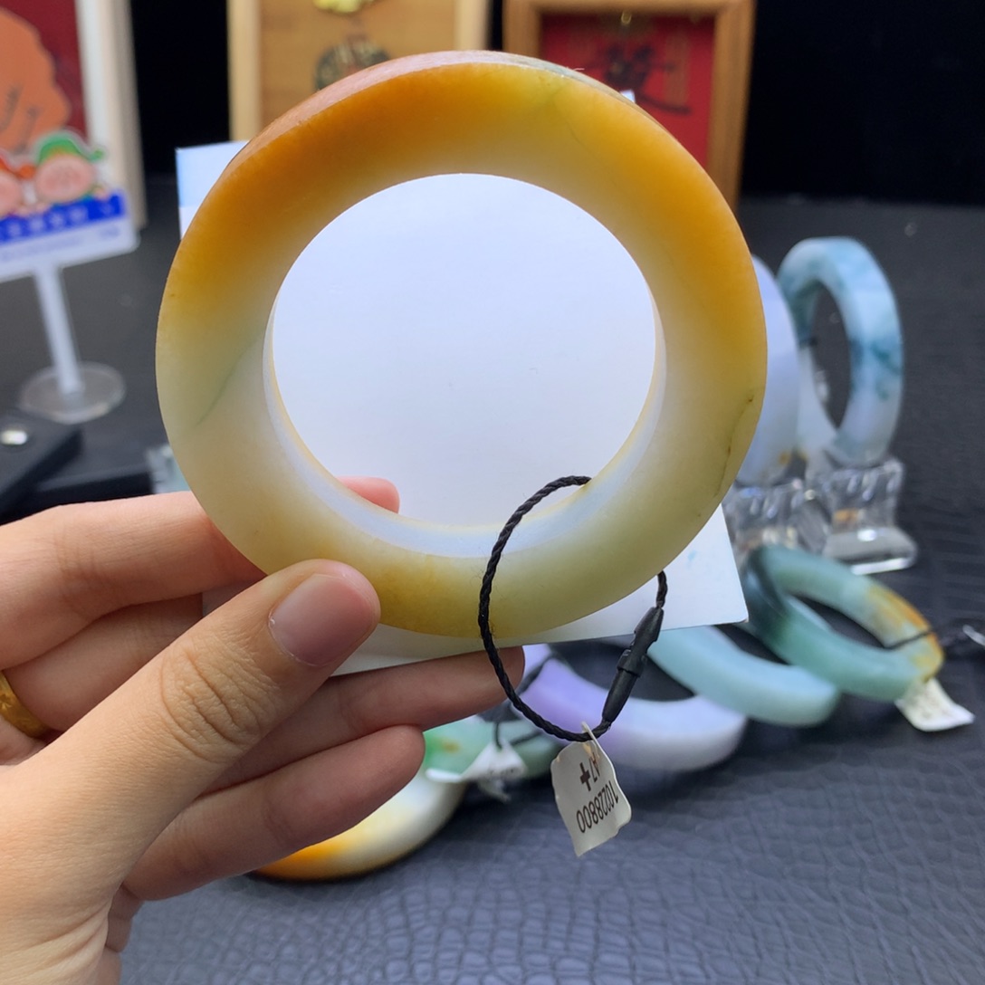 定制翡翠未镶嵌翡翠手镯