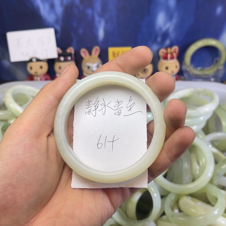 蛇纹石玉手镯未镶嵌静****青