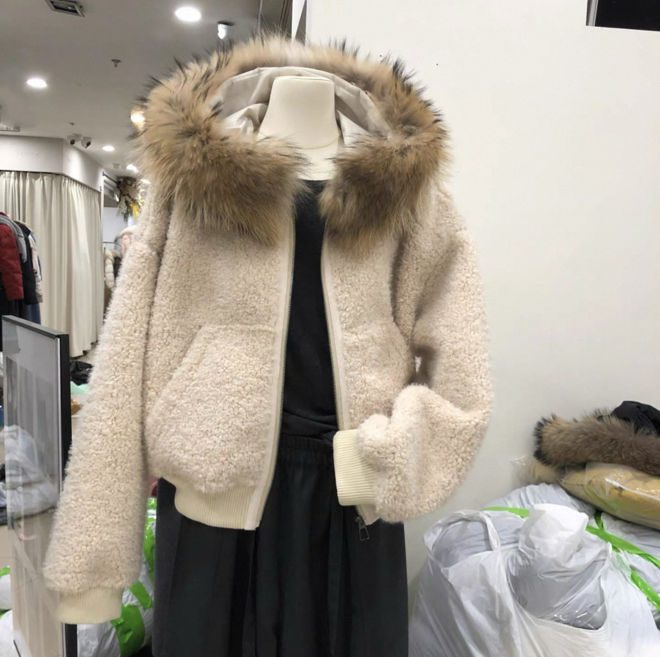 程程服饰-新款毛领拉链女款外套