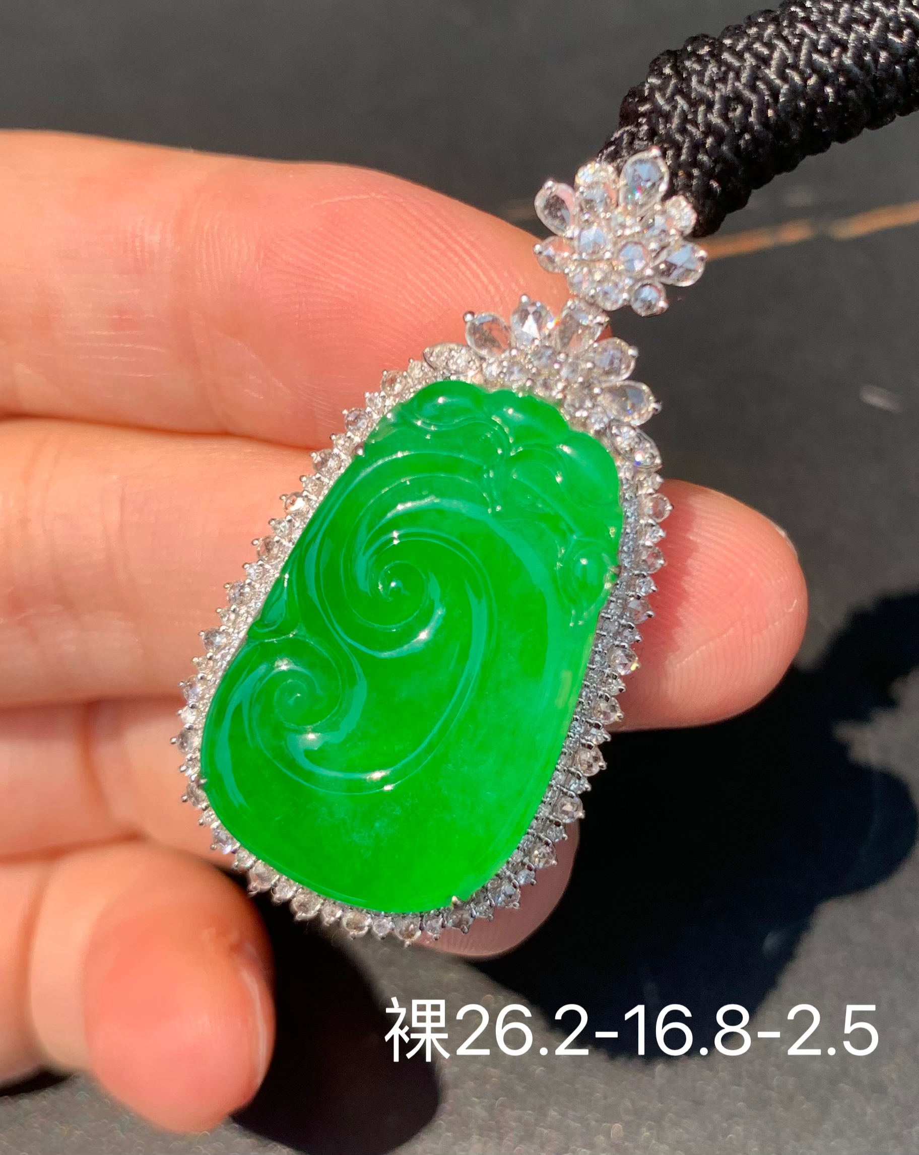 满绿如意翡翠吊坠