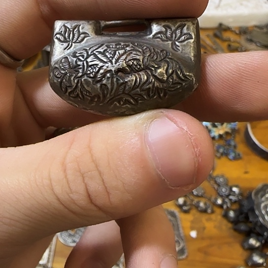 上***芝足银木质足银小锁