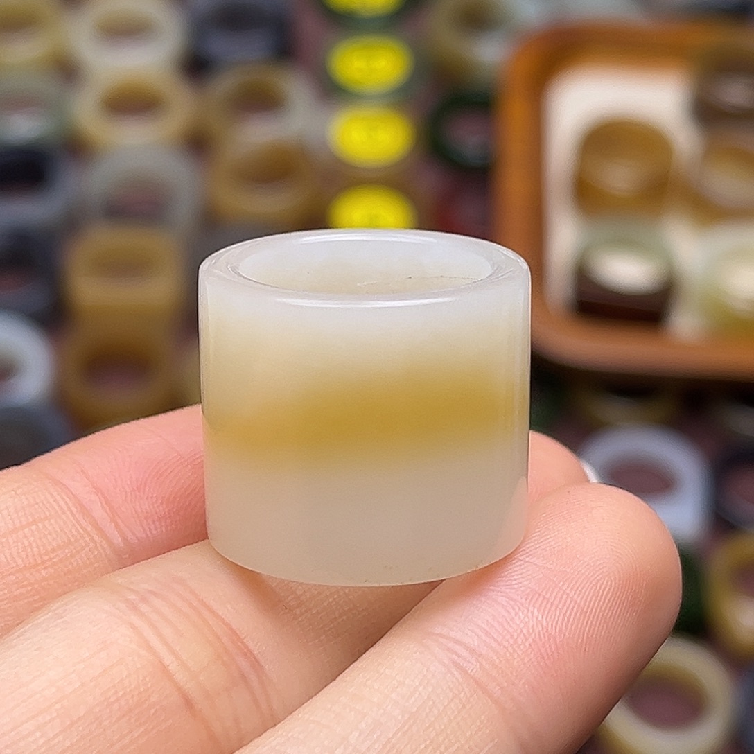 和田玉未镶嵌戒指17.5腰缠万贯