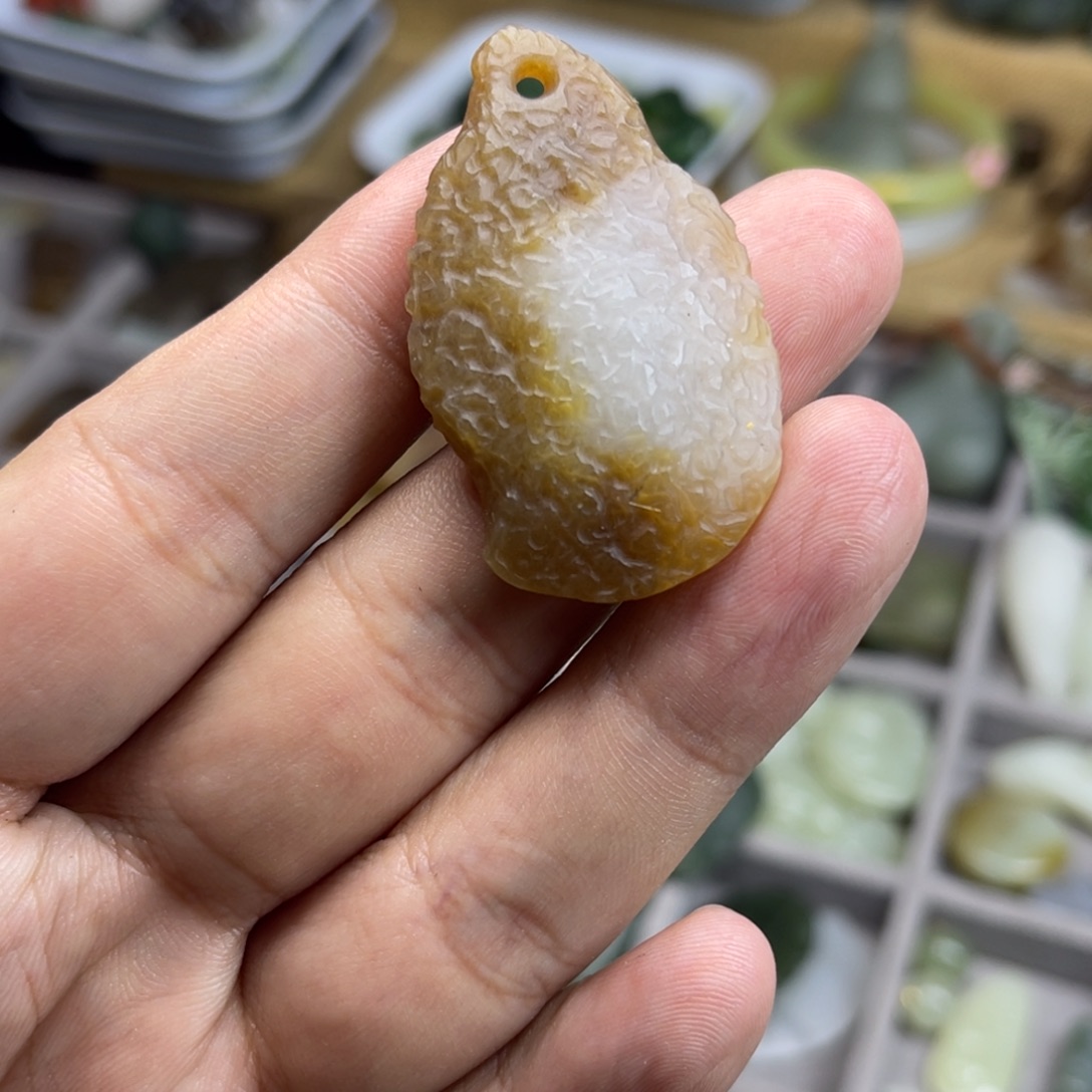 和田玉未镶嵌颈饰