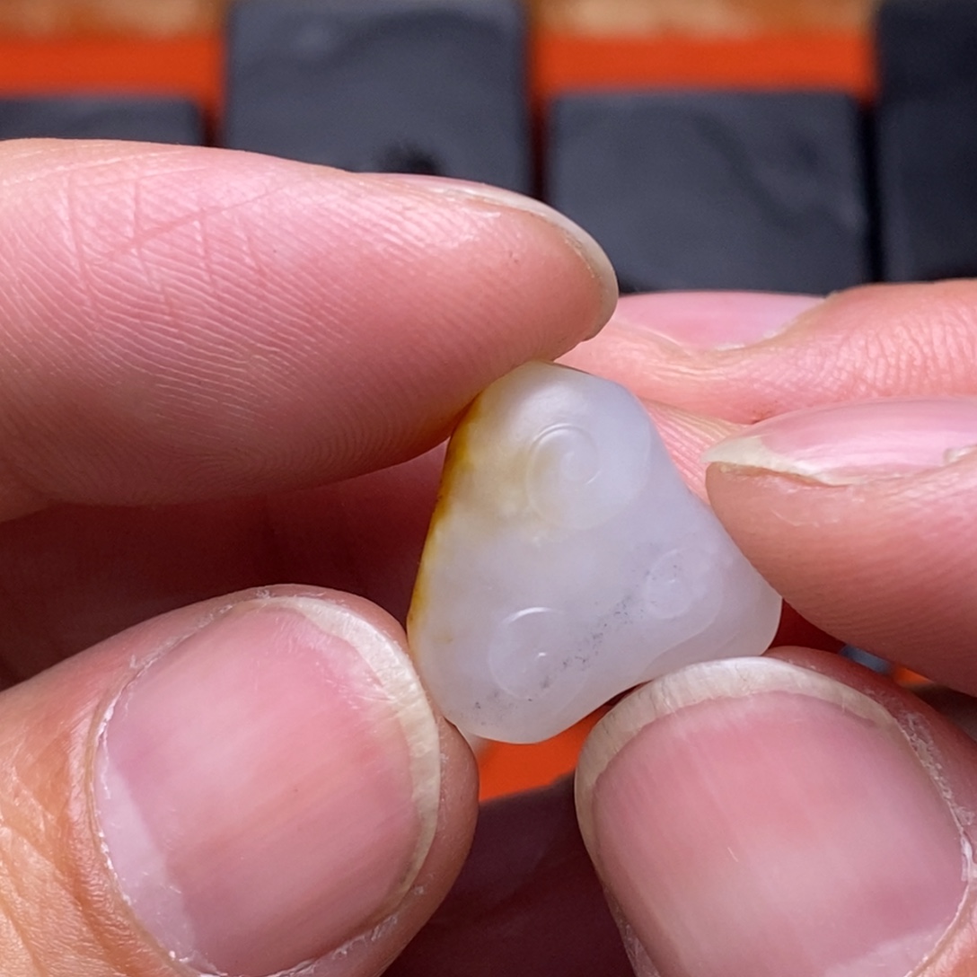 和田玉未镶嵌车挂