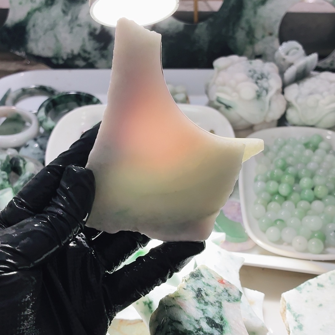 翡翠未镶嵌颈饰边角料