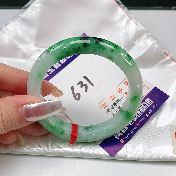 翡翠手镯未镶嵌翡翠手镯