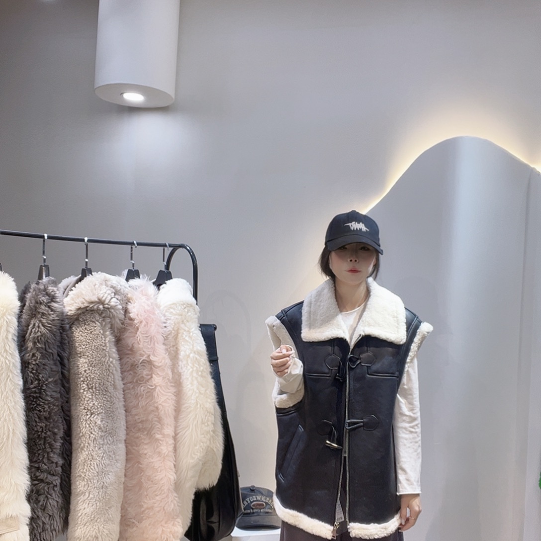 真皮皮毛一体马甲黑色