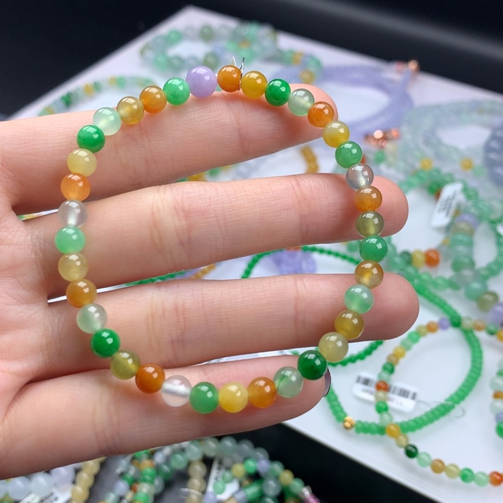 翡翠手镯未镶嵌卡