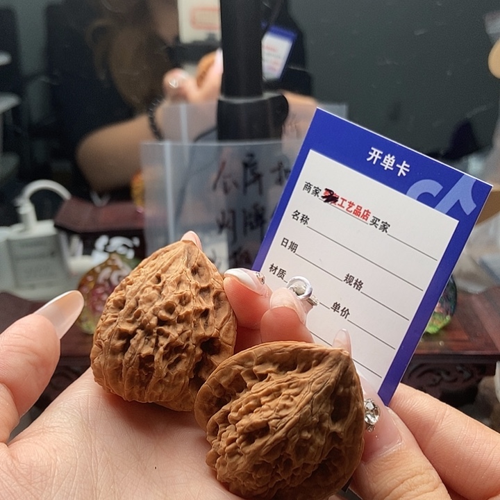 文玩核桃吊坠1观音台有瑕疵一物一图