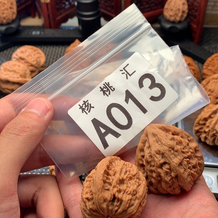 文玩核桃吊坠虎头王