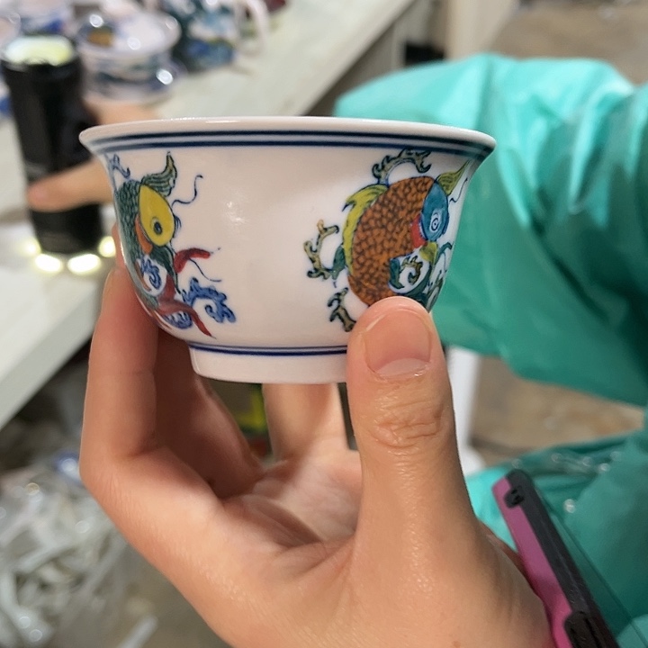 瓷片////景德镇陶瓷杯子。红。