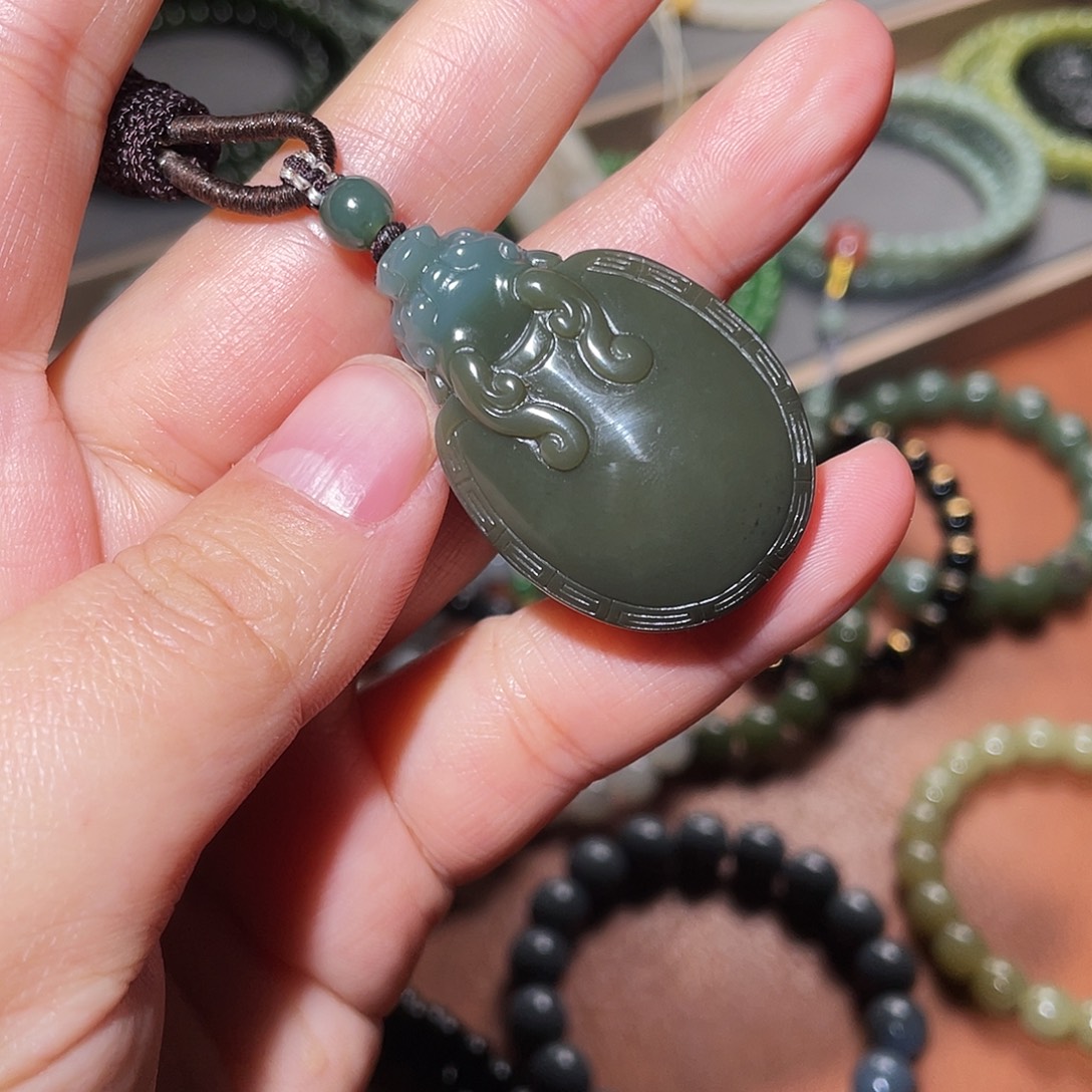 旭***升和田玉未镶嵌挂件