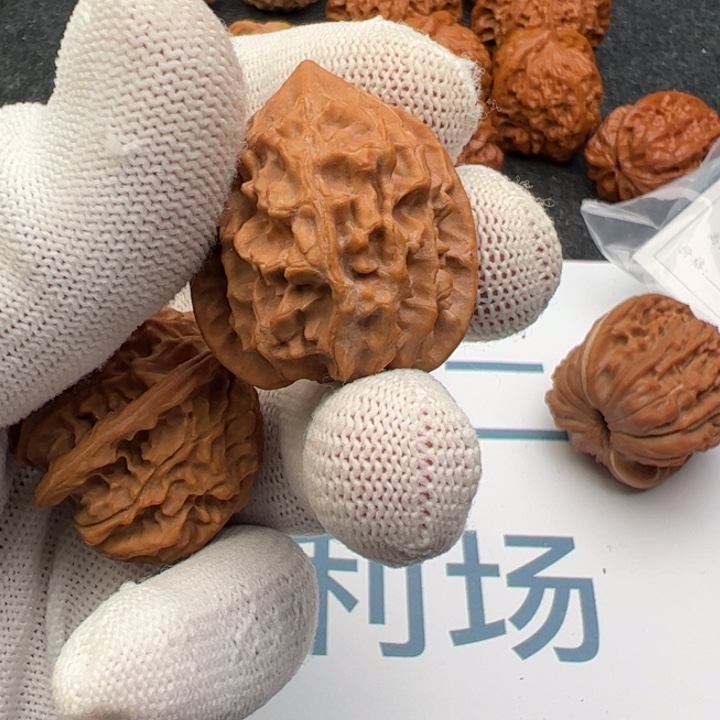 z***l文玩核桃吊坠锦绣红马蹄63