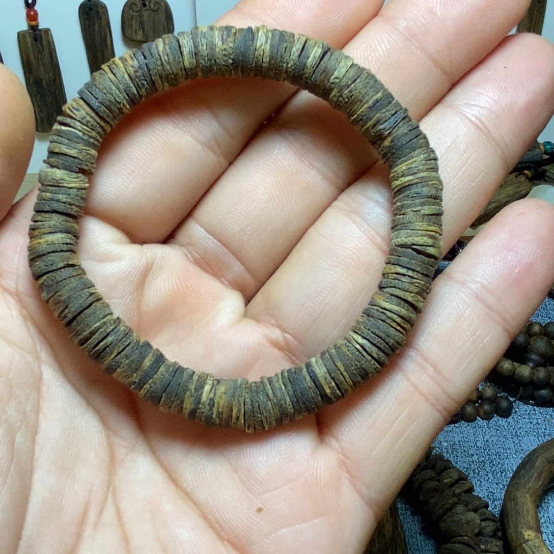 沉香碎屑沉香碎屑