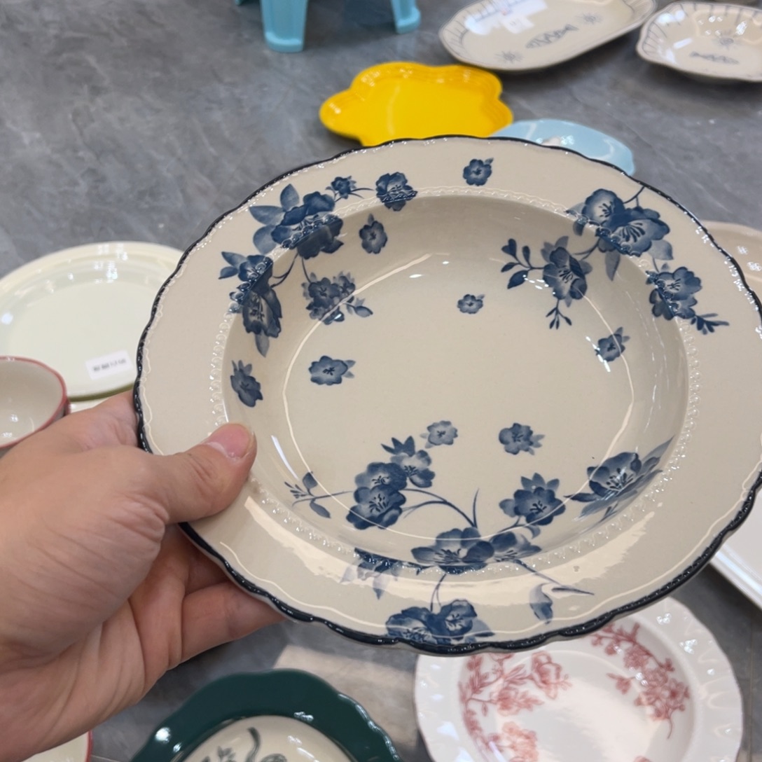 陶瓷微瑕餐具介意勿拍，满18飞！
